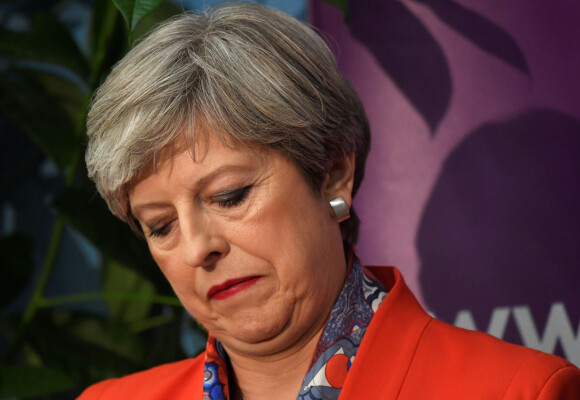 image: Theresa May beholder makta, men tvinges til mykere Brexit